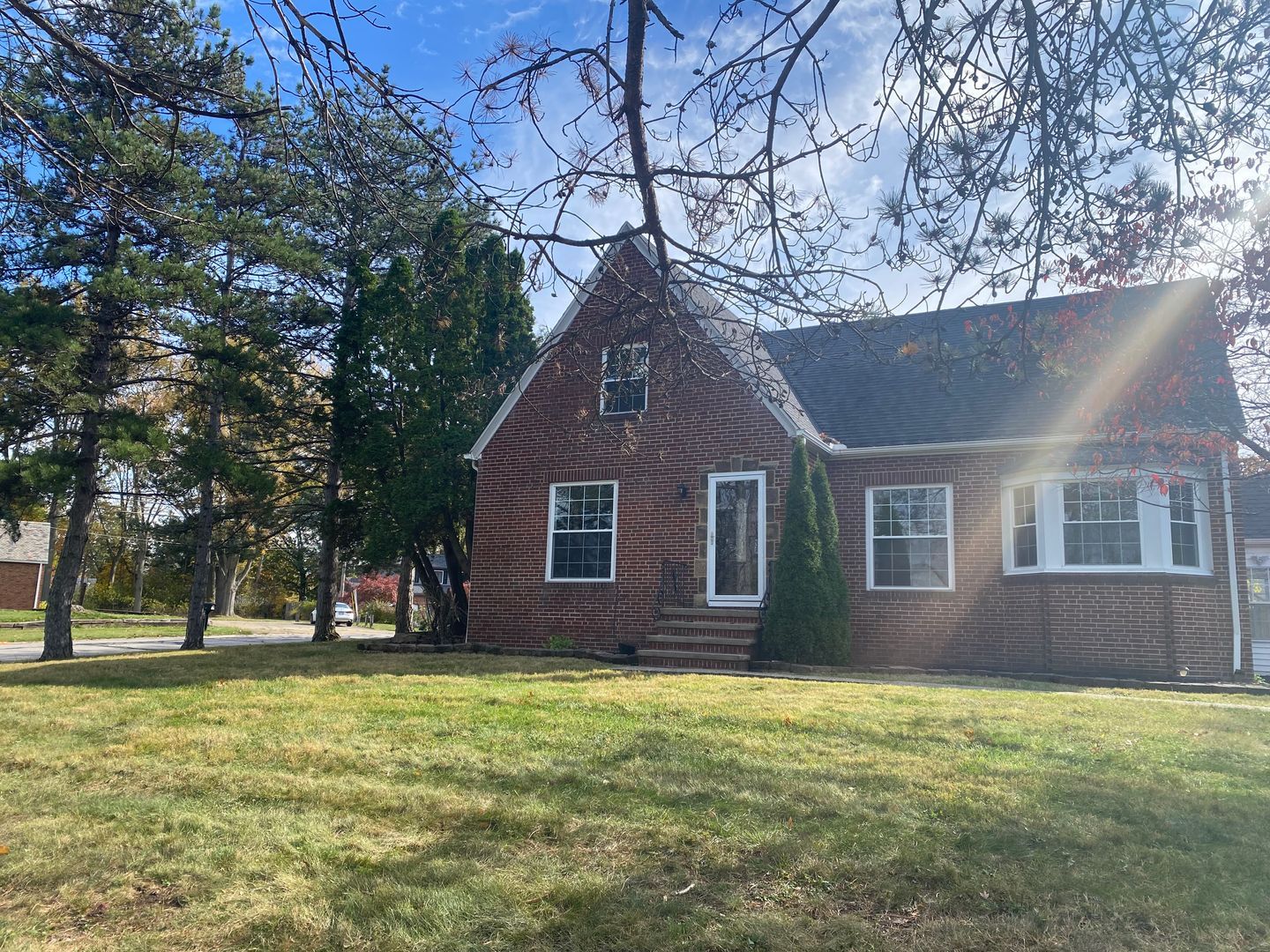 Lorain House: 30871 Lorain Rd