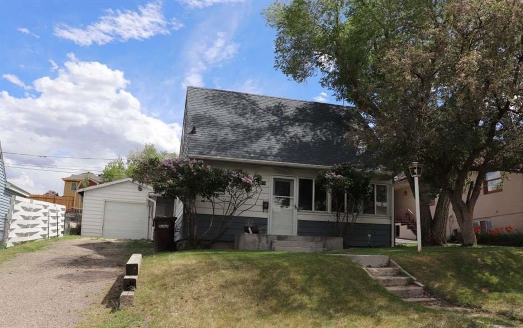 Rawlins House: 214 E Spruce Street