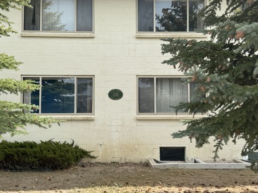 218 W Walnut - D