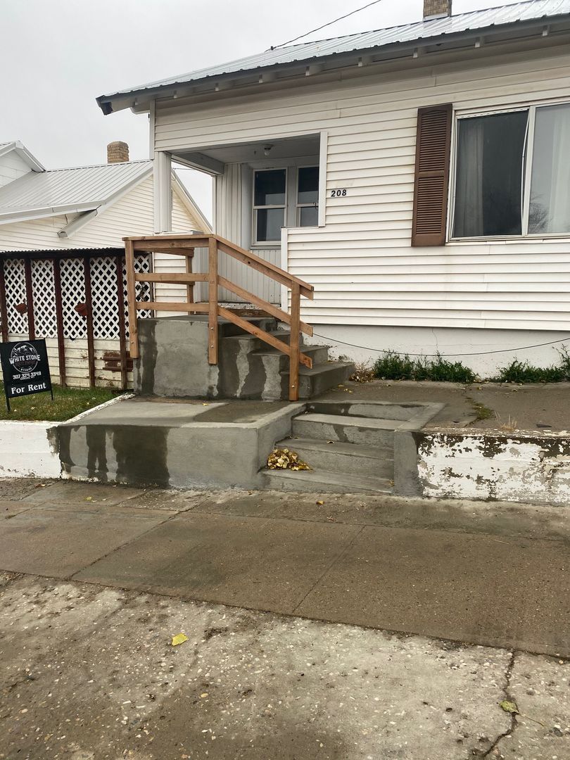 Rawlins House: 208 1st Street