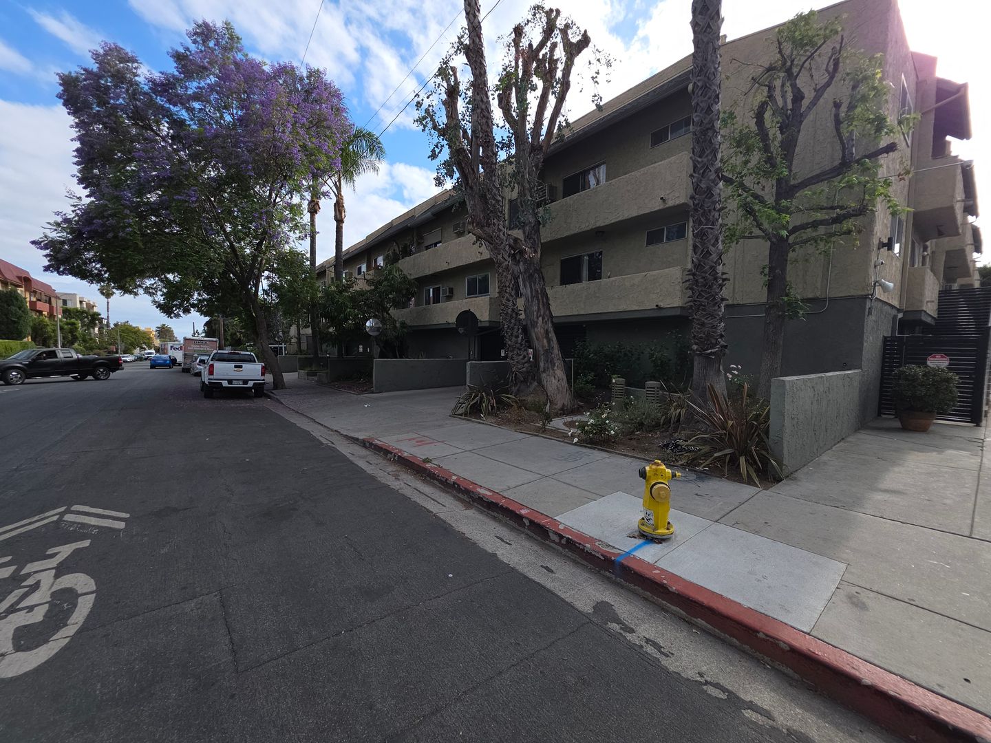 Los Angeles Apartment: 1351 N Orange Drive