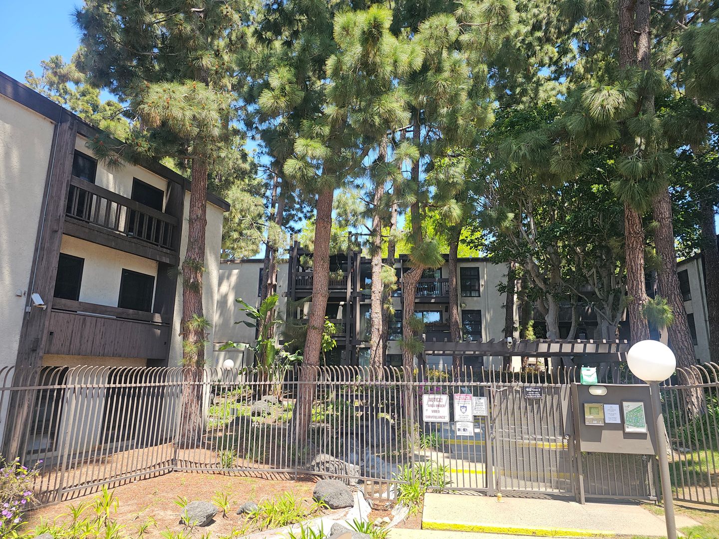 Playa Del Rey Apartment: 8650 Gulana Avenue