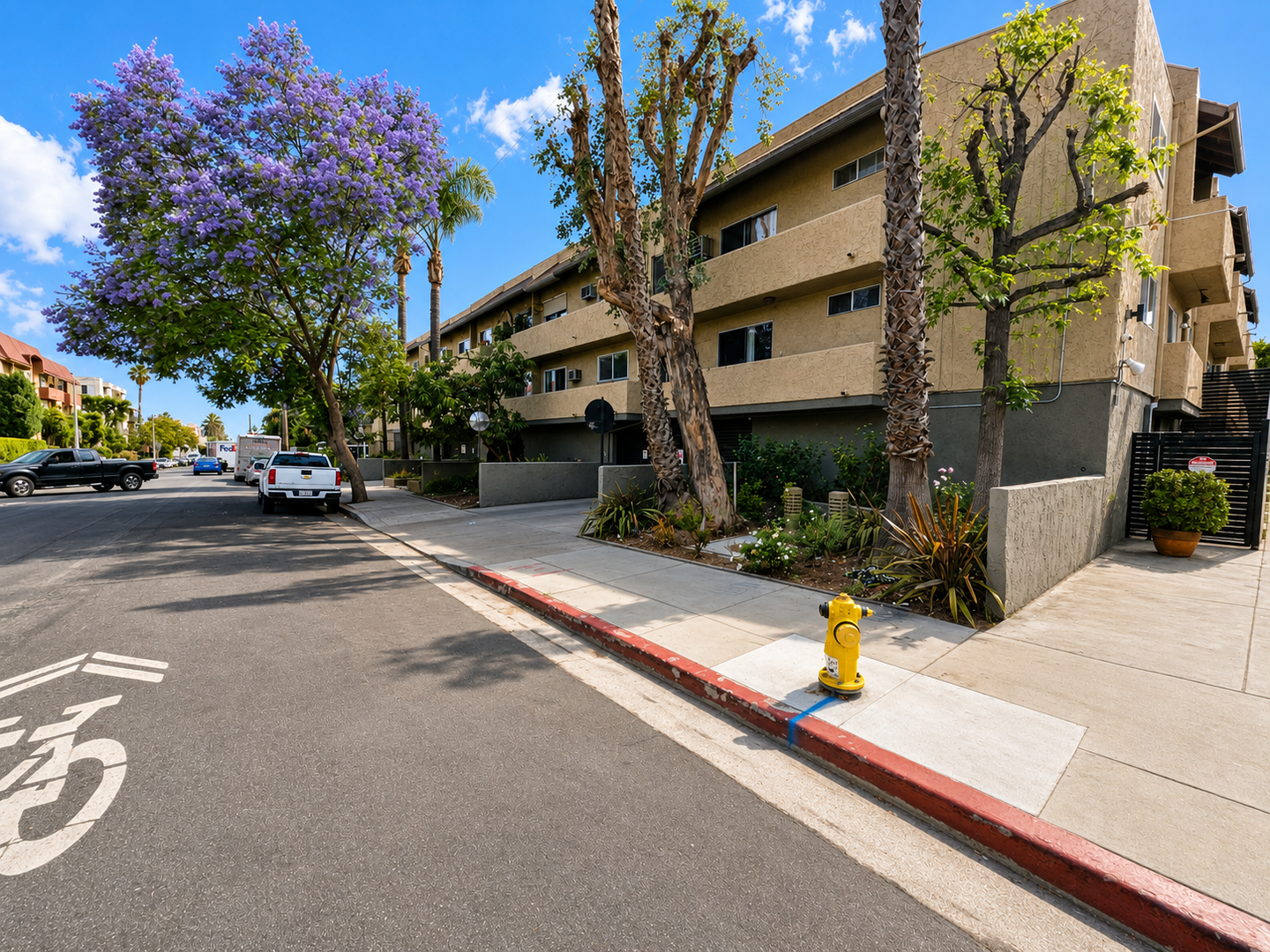 Los Angeles Apartment: 1351 N Orange Drive