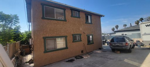 2 bed 1 bath upstairs unit of a private back duplex (Triplex Property) – photo 1