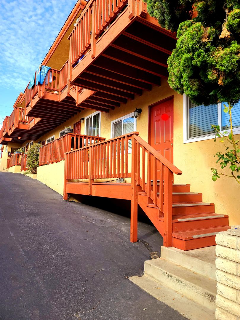 SAN CLEMENTE Apartment: 231 AVENIDA MONTEREY