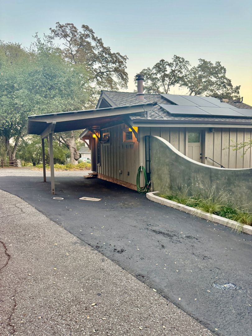 Auburn House: 101.5 Toyon Drive