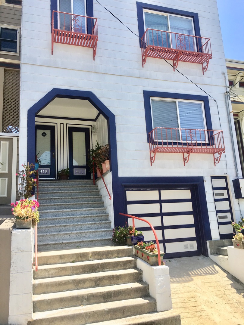 San Francisco House: 917 Sanchez Street