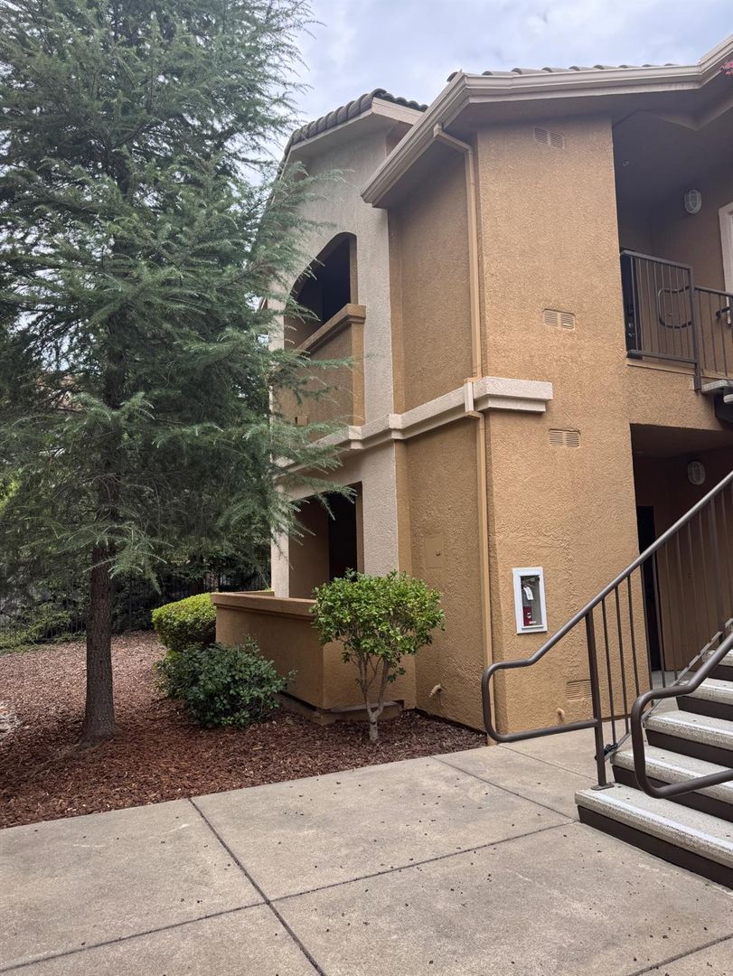 Roseville Condo: 501 Gibson - Gibson - Wiegel