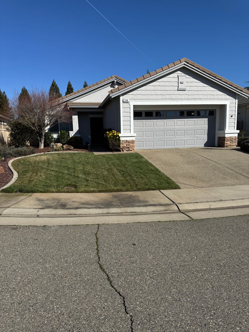 Lincoln House: 248 Saddlehorn Loop