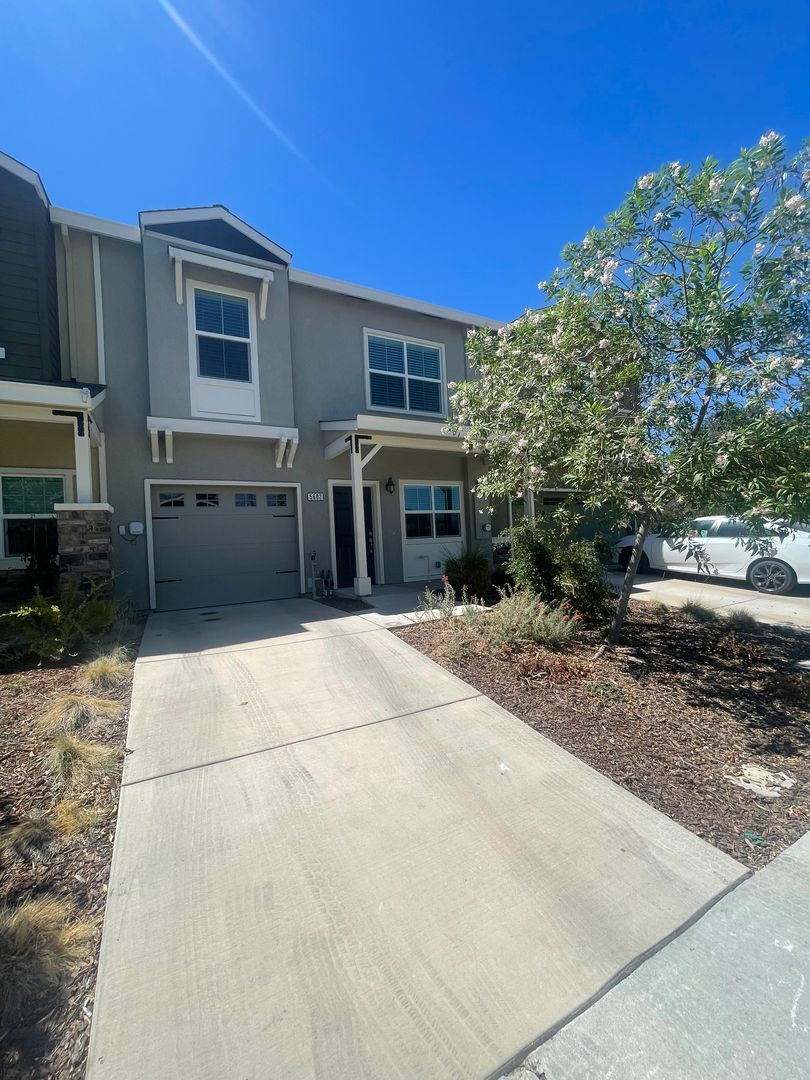 Rocklin House: 5602 Knots Lane