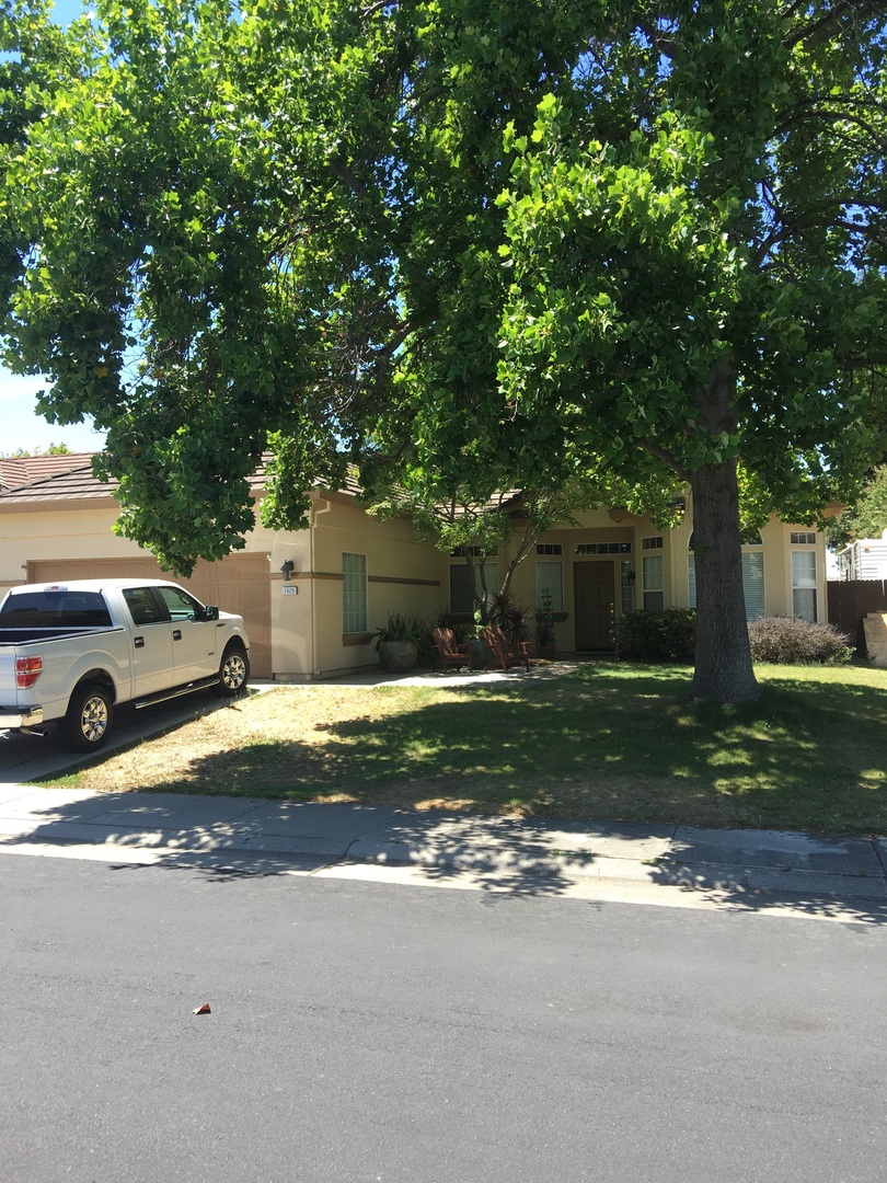 Roseville House: 1525 Chadbury Drive