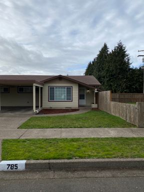 2 Bedroom, 1 Bath Duplex for Rent with Large Yard!