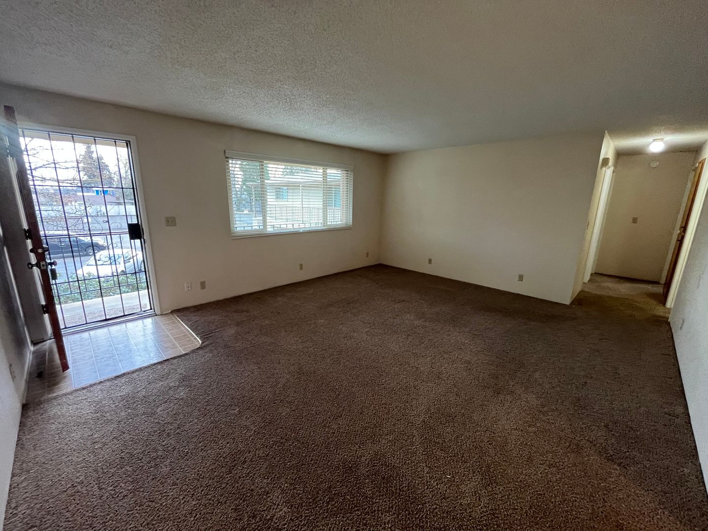 Junction City Apartment: 300 E 6th Ave