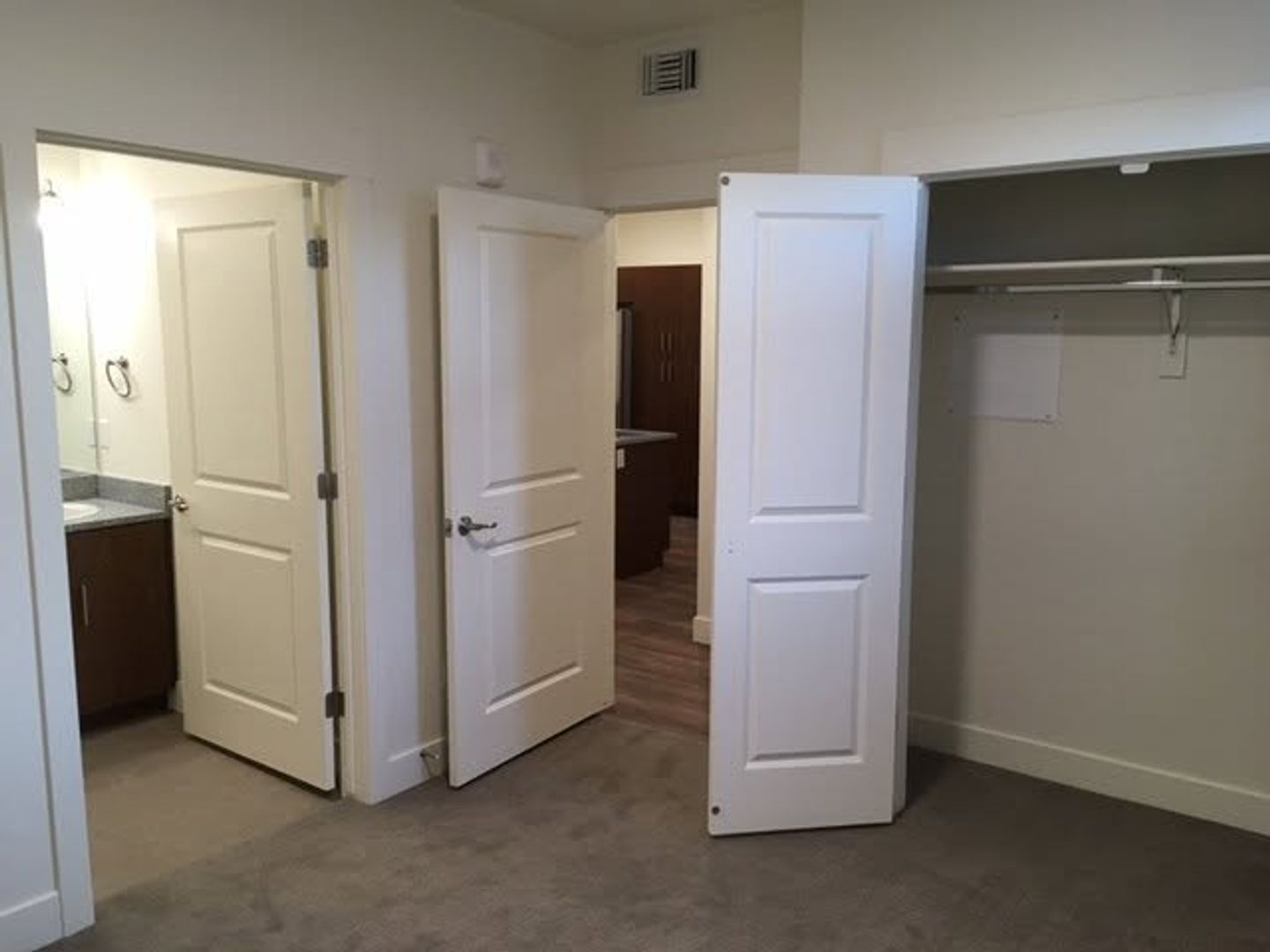 Modern, Furnished 4 BR/4 BA 1285 sq ft apartment 1 block from USU campus 5 of 12