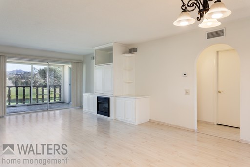 ***NEW LISTING: Immaculate 2 Bedroom in Bernardo Villas*** – photo 1