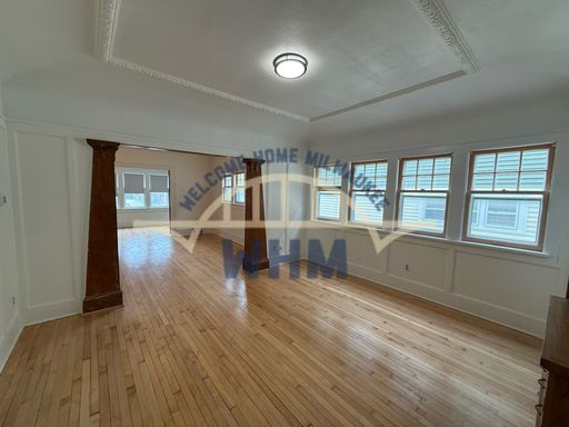 MOVE IN READY! Dashing 2 Bedroom Lower Unit in Milwaukee! – photo 1