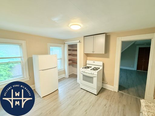Charming 2-Bedroom Upper Near Brady Street – Dogs Welcome! – photo 1