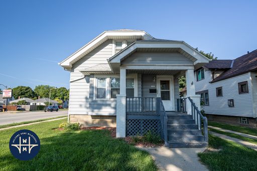 COMING SOON! 2 Bed | 1 Bath Upper Unit with Central Air & In-Unit Laundry in West Allis! – photo 1