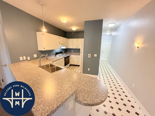 Spacious 2 Bed, 2 Bath Wauwatosa Unit with Detached Garage! – photo 1