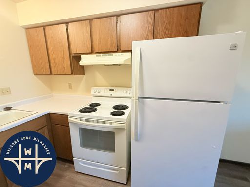 Updated 2-Bedroom Apartment with A/C & Underground Parking! – photo 1
