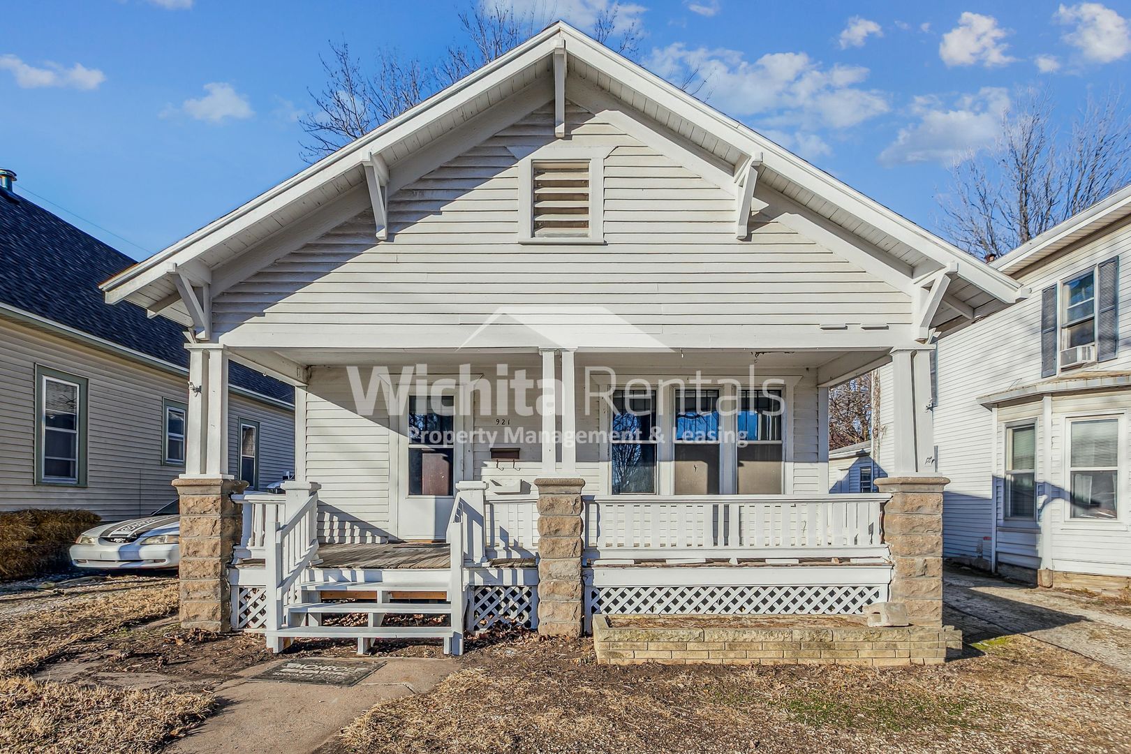 Newton House: 921 N. Poplar