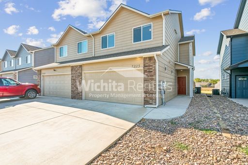 Newer 4 bedroom 2.5 bath duplex - NE Wichita – photo 1