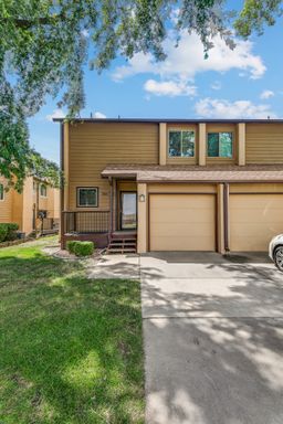2 Bed 1.5 Bath Rental at 2405 S. Capri #301, Wichita, KS – photo 1