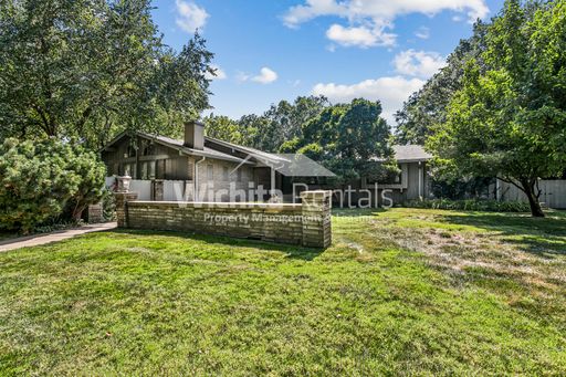 Beautiful 2,961 Sqft home in a Great Neighborhood!! – photo 1