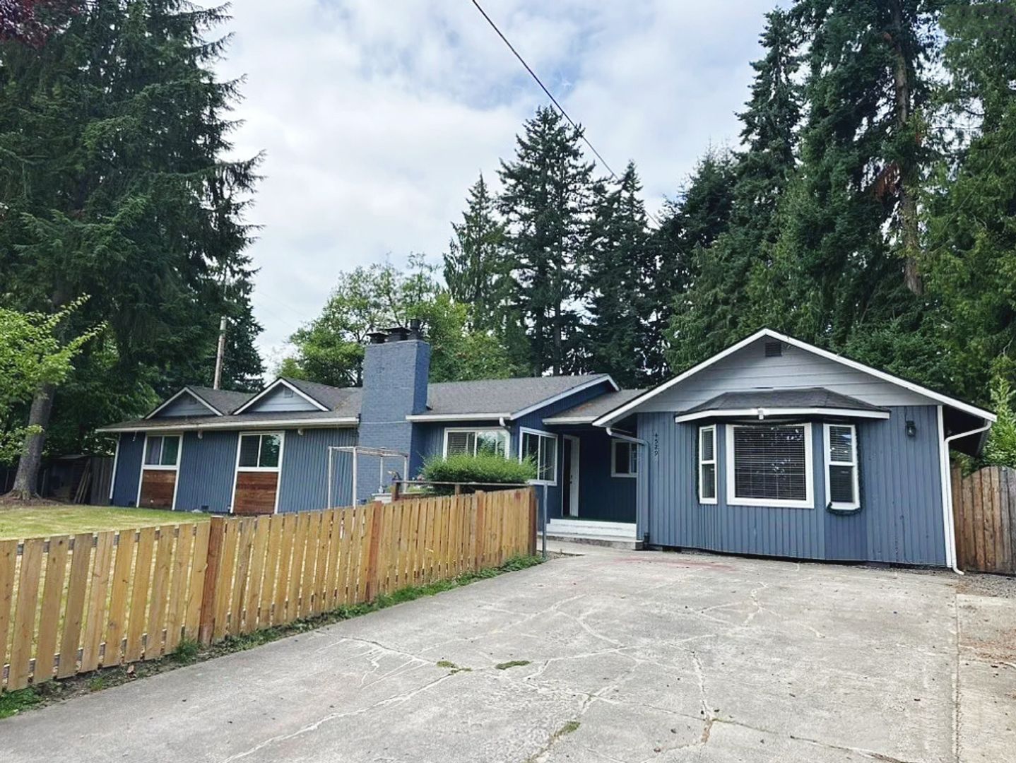 Everett House: 4529 Crescent Avenue