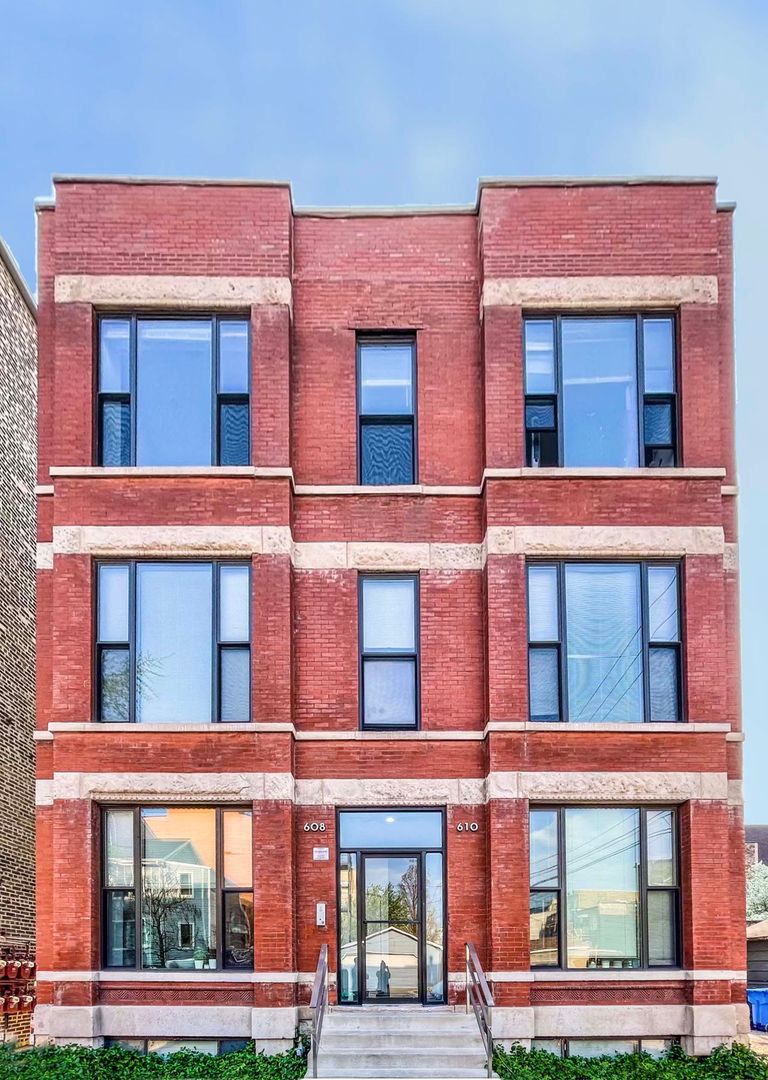 Chicago Apartment: 608 N. Ada