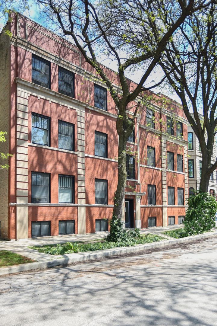 Chicago Apartment: 2050 W. Potomac