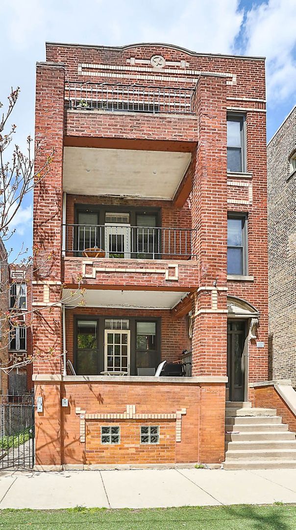 Chicago Apartment: 2638 W. Iowa