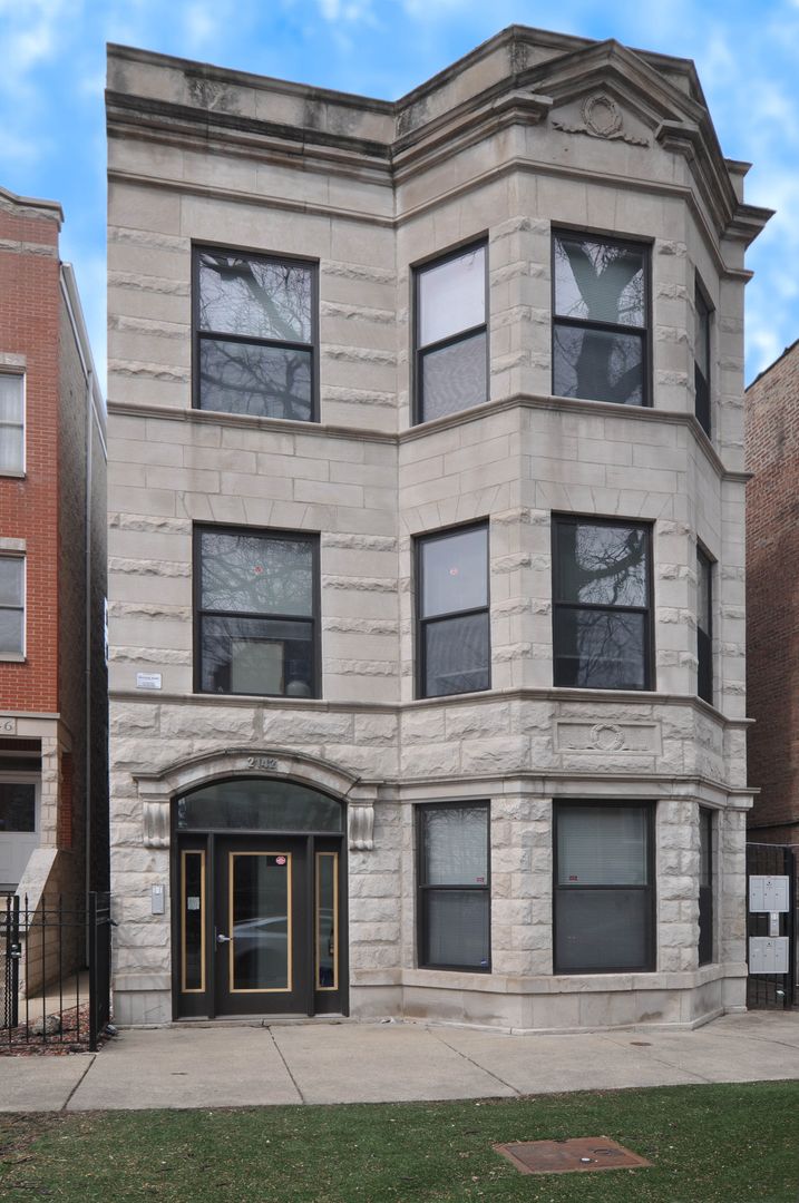 Chicago Apartment: 2142 W. Crystal