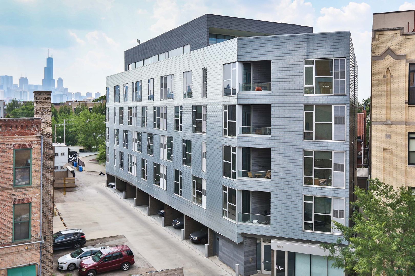 Chicago Apartment: 1515 W. Haddon Ave