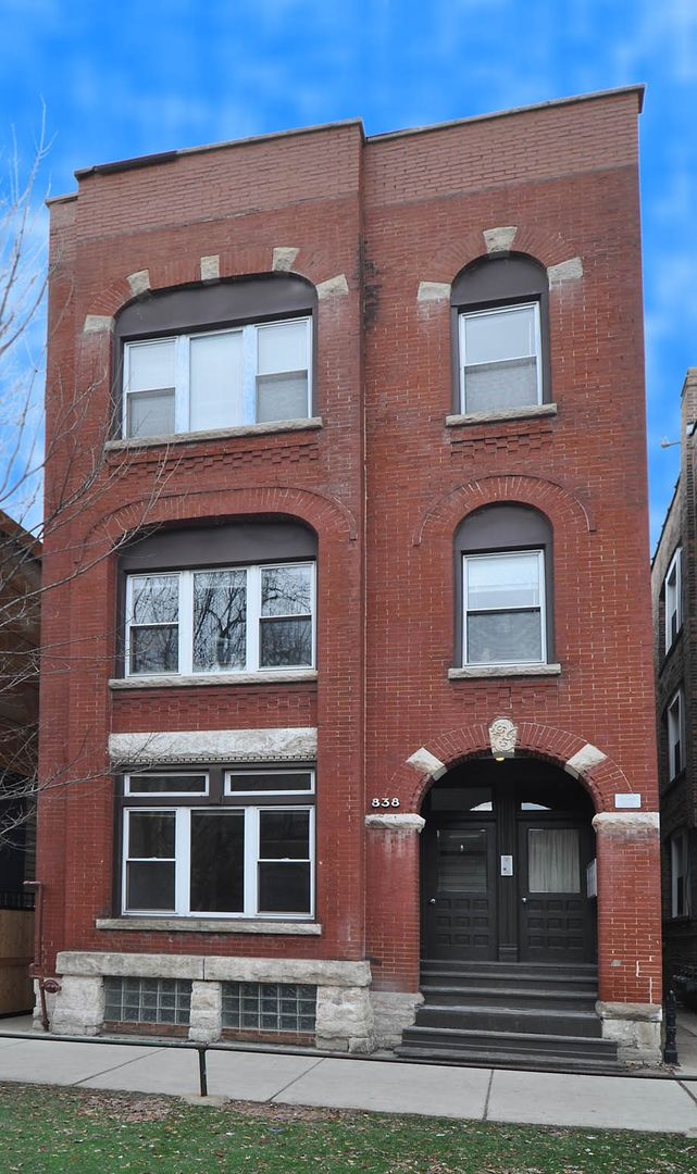 Chicago Apartment: 838 N. Hoyne