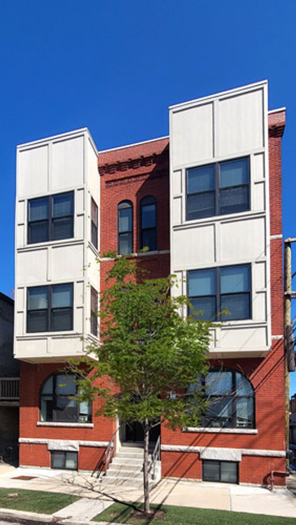 Chicago Apartment: 649 N. Wolcott