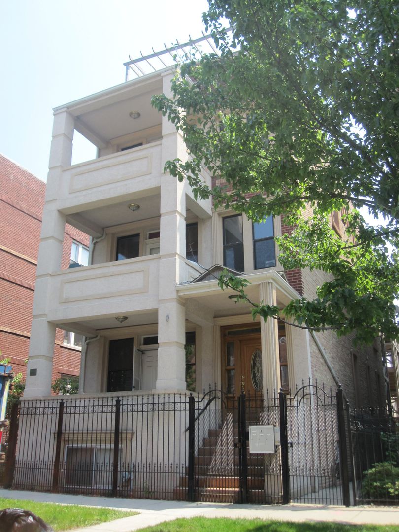 Chicago Apartment: 2657 W. Iowa
