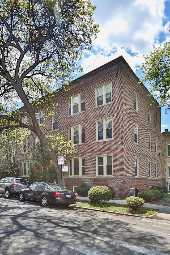 Chicago Apartment: 1018 N. Campbell