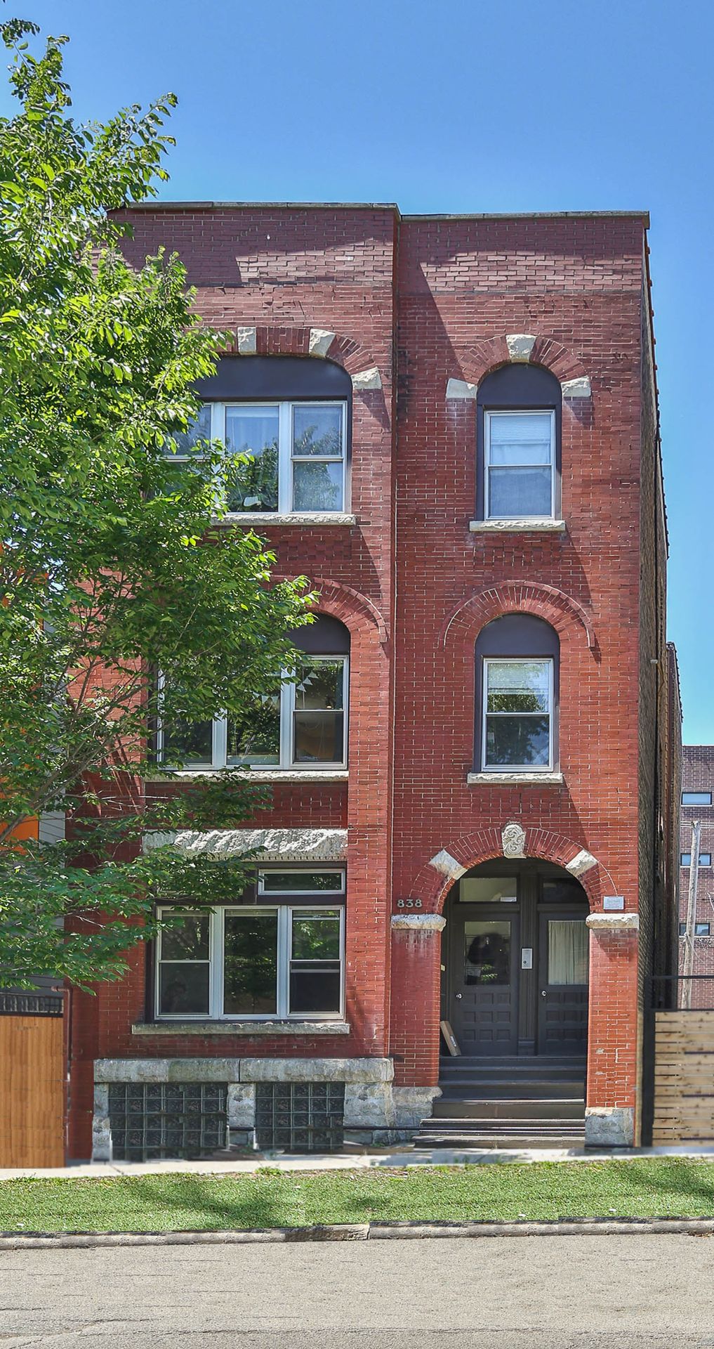 Chicago Apartment: 838 N. Hoyne
