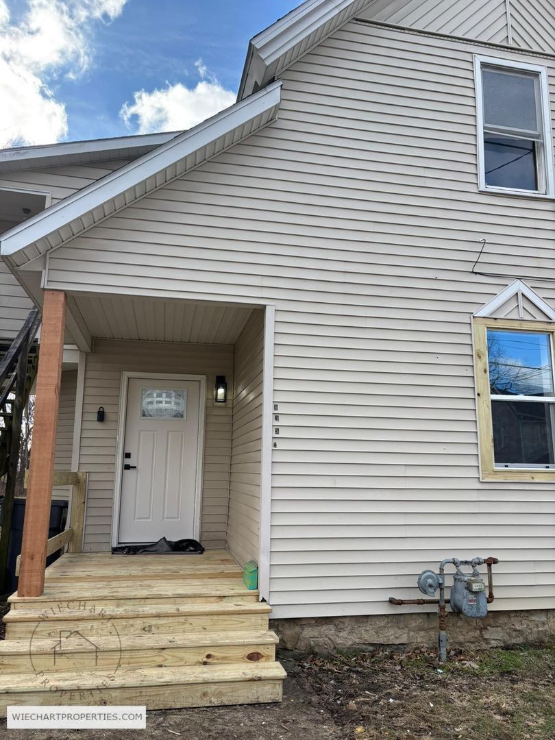 Lima Apartment: 933- 933 1/2 W Wayne St