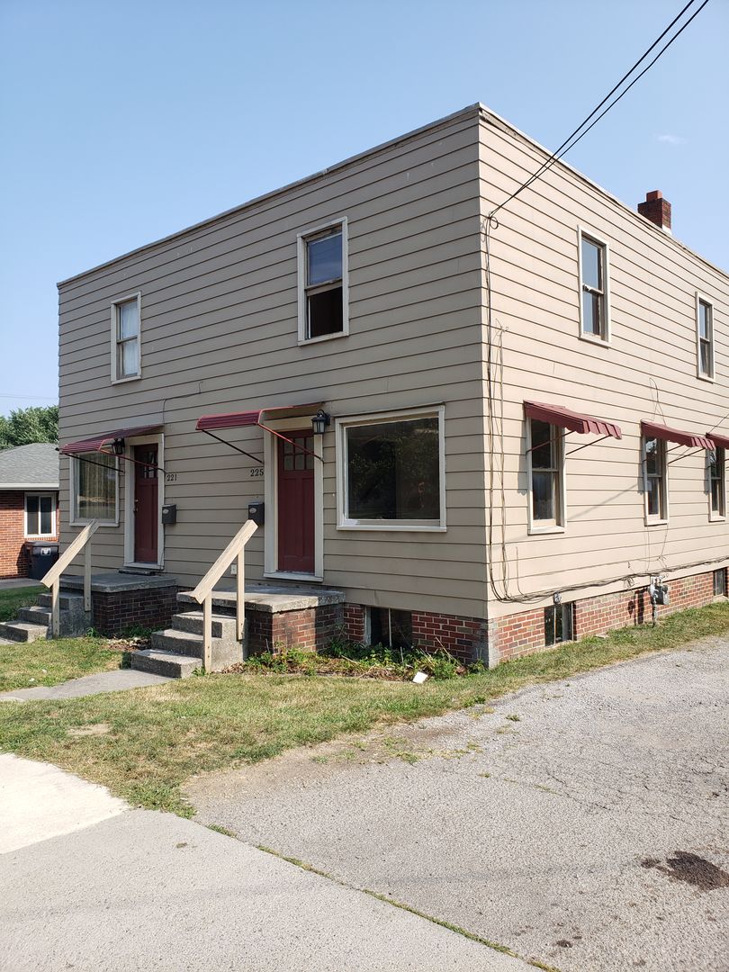 Lima Apartment: 221-225 W Robb Ave