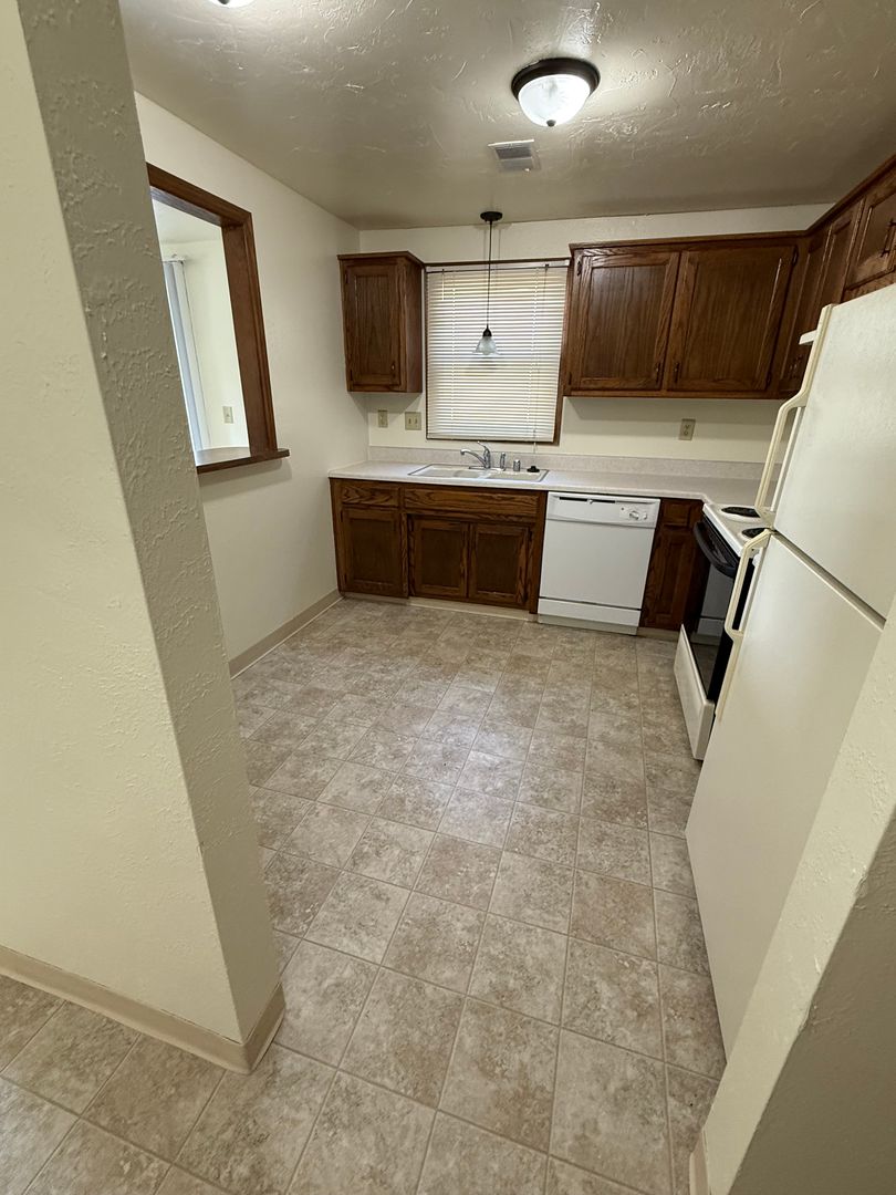 DePere Apartment: 1901 Ridgeway Dr