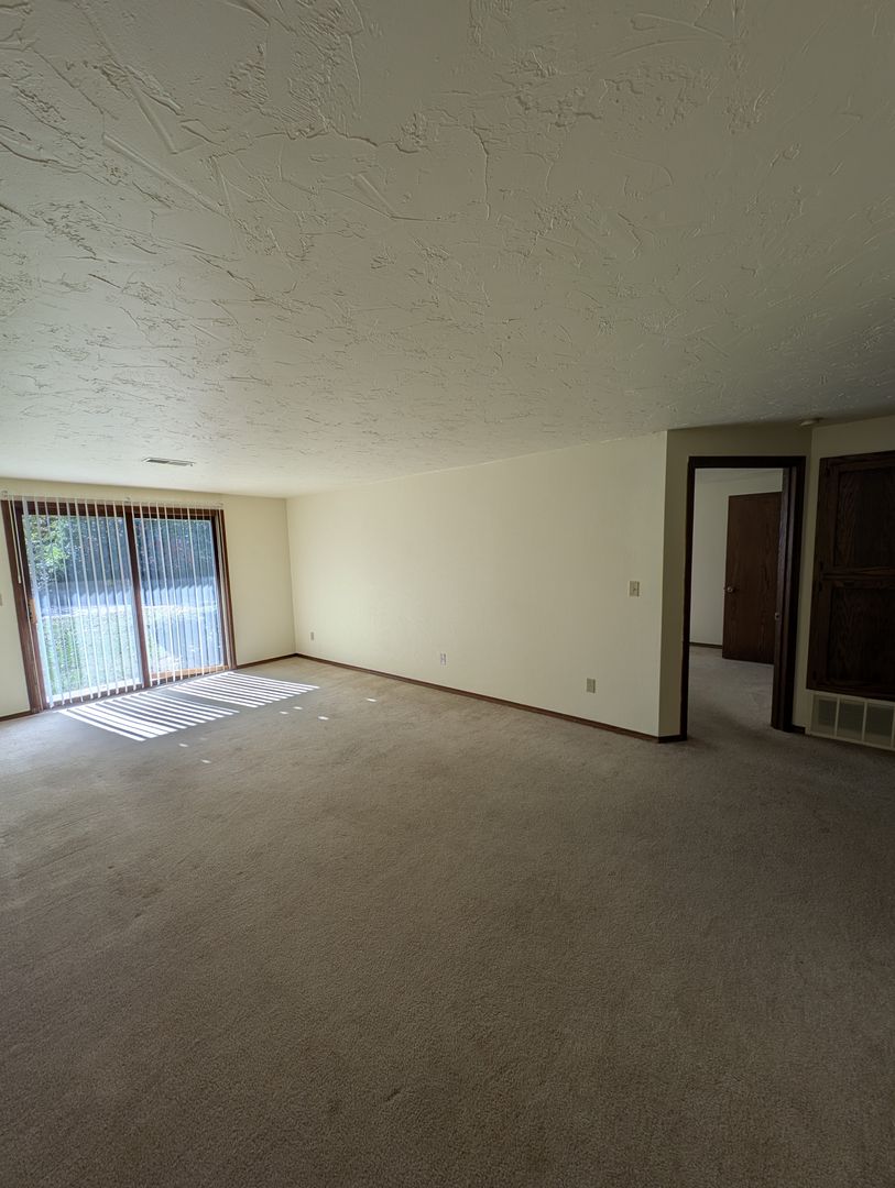 Green Bay Apartment: 2970 Mossy Oak Cir