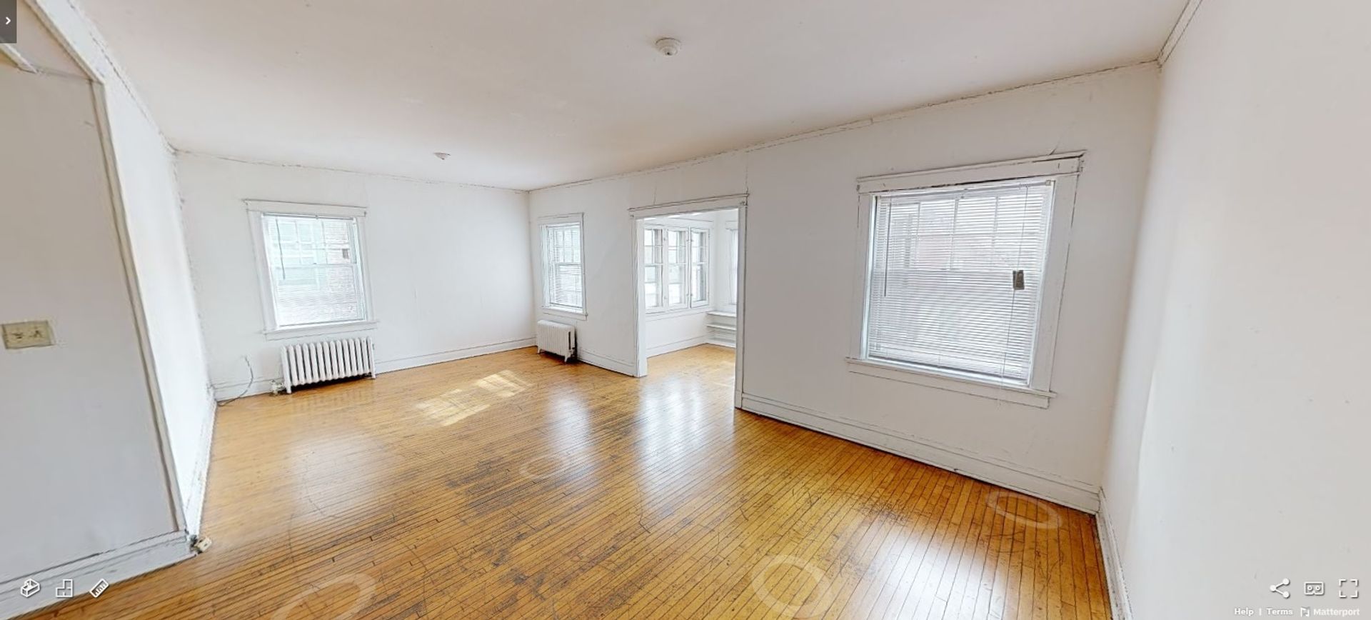 Milwaukee Apartment: 1902 E Linnwood Ave