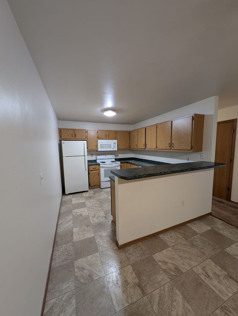 Menasha Apartment: 1053-63-73-83 Stillmeadow Ln