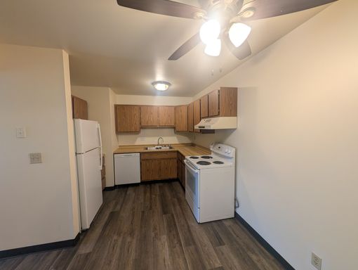 Upper 2 Bedroom Apartment With Grassy Courtyard View – photo 1