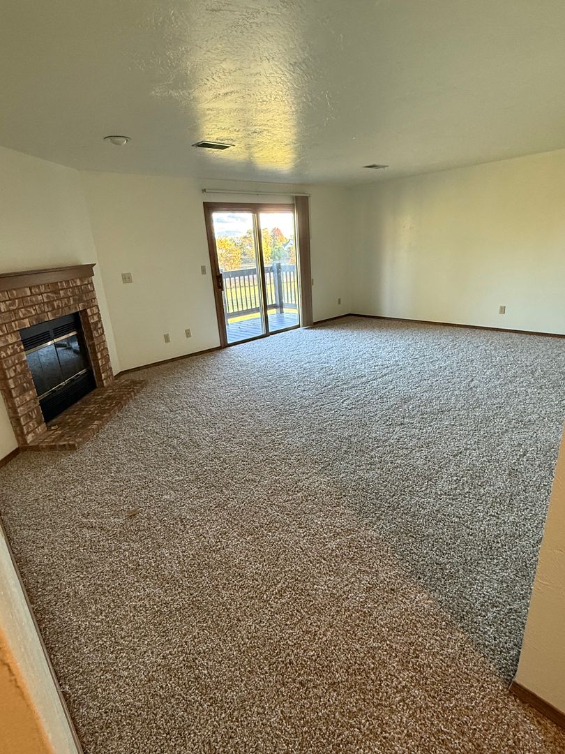 DePere Apartment: 1901 Ridgeway Dr