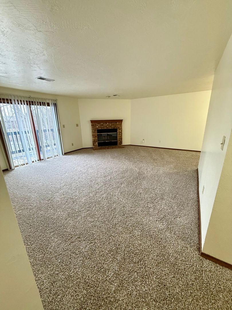 DePere Apartment: 1901 Ridgeway Dr