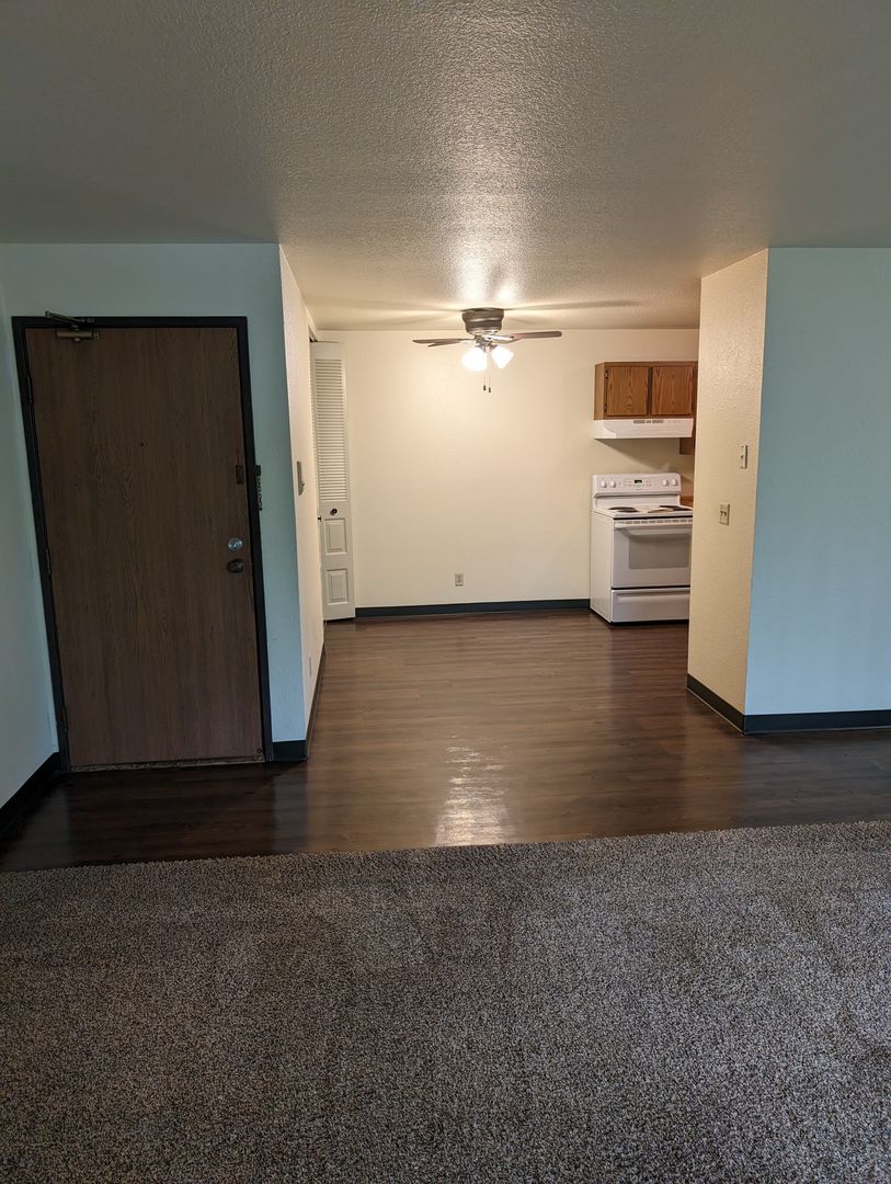 Appleton Apartment: 1201 East Gunn St # 5