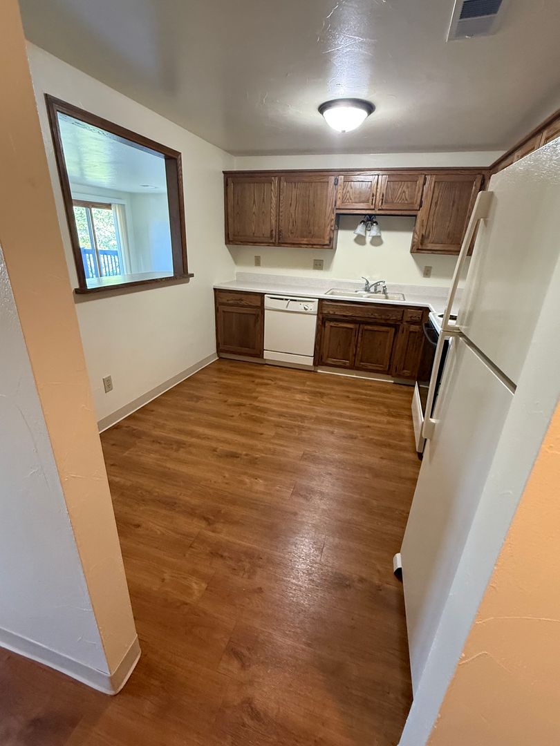 DePere Apartment: 1901 Ridgeway Dr